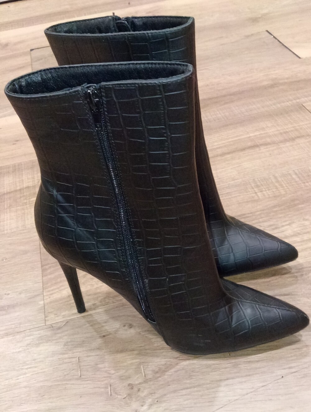 11W Fashion Nova Black Croc Embossed Pointed Toe Stiletto Booties Zip